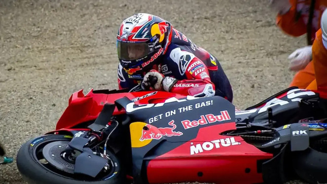 Pedro Acosta crash dua kali di MotoGP Jepang Pedro Acosta crash dua kali di MotoGP Jepang