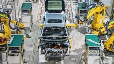 Terpopuler: Industri Otomotif Dihantam Badai, Motor Langka Menghilang, dan Nasib VW ID Buzz