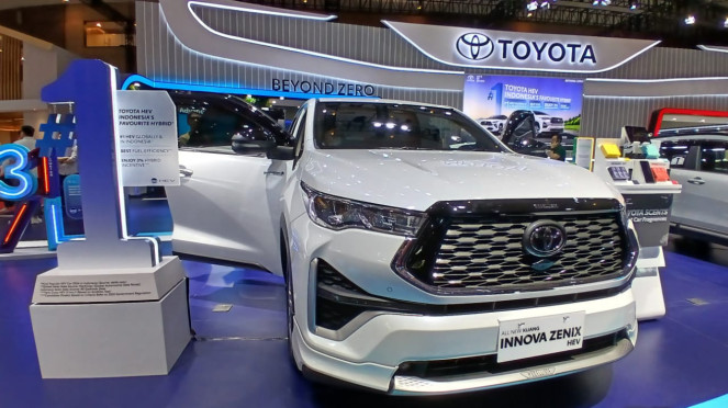 Toyota Innova Zenix Hybrid di IIMS 2025 Toyota Innova Zenix Hybrid di IIMS 2025