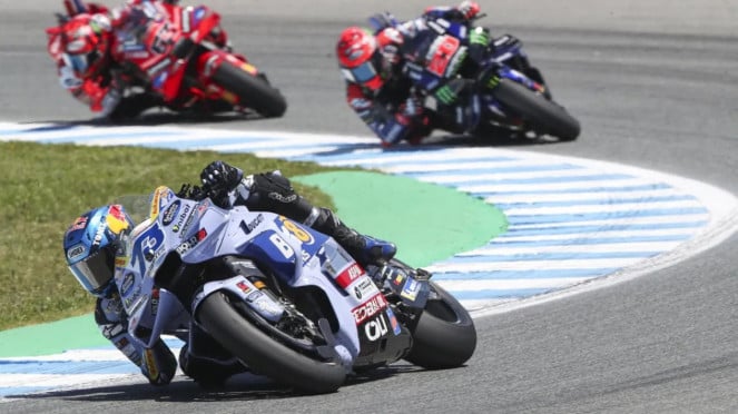 Pembalap Gresini Racing, Alex Marquez, memimpin balapan Pembalap Gresini Racing, Alex Marquez, memimpin balapan