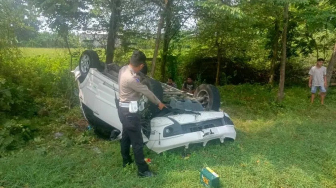 Toyota Rush yang ditabrak Porsche di Sidoarjo Toyota Rush yang ditabrak Porsche di Sidoarjo