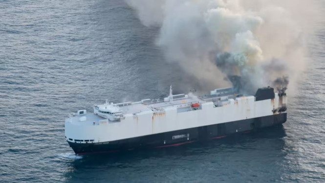Kapal Morning Midas terbakar akibat kebakaran mobil listrik