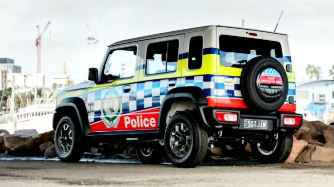 Suzuki Jimny jadi mobil polisi Suzuki Jimny jadi mobil polisi