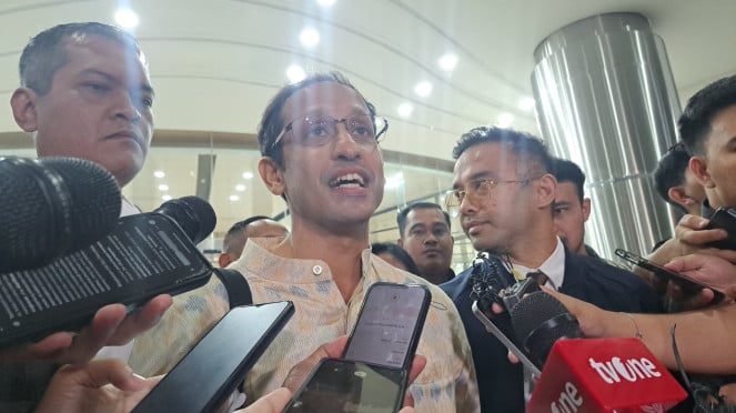 Nadiem Makarim di Kejaksaan Agung usai diperiksa. Nadiem Makarim di Kejaksaan Agung usai diperiksa.