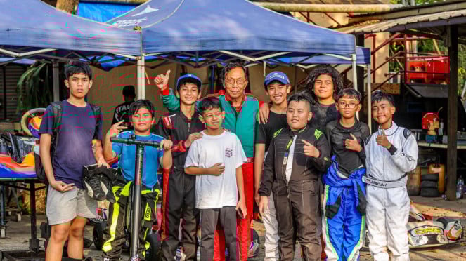 Gokart Avenue Academy Road to Pro Driver. Gokart Avenue Academy Road to Pro Driver.