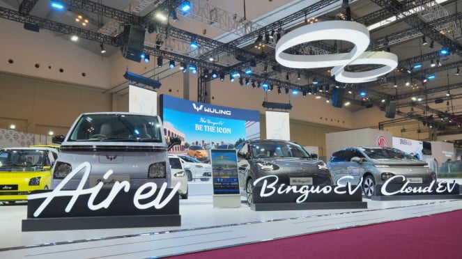 Wuling menjadi brand otomotif yang memulai era elektrifikasi di Indonesia Wuling menjadi brand otomotif yang memulai era elektrifikasi di Indonesia