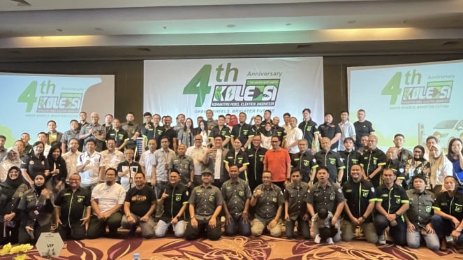 Perayaan HUT Koleksi ke-4 Perayaan HUT Koleksi ke-4