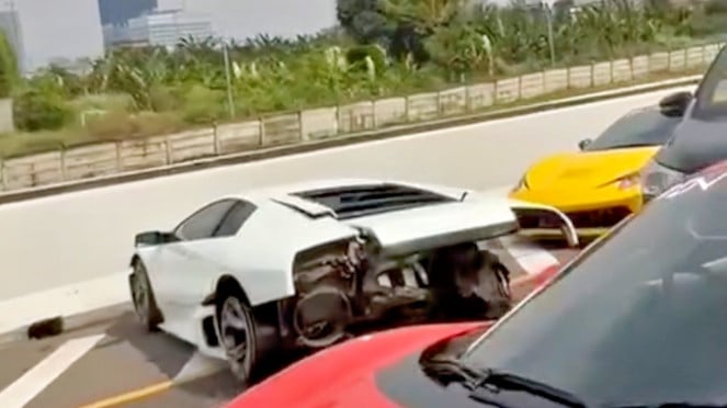 Kecelakaan Lamborghini Murcielago di Tol Kunciran, Serpong Kecelakaan Lamborghini Murcielago di Tol Kunciran, Serpong