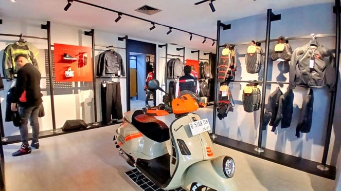 Gerai Dainese di Jakarta Selatan Gerai Dainese di Jakarta Selatan