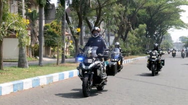 Touring sepeda motor