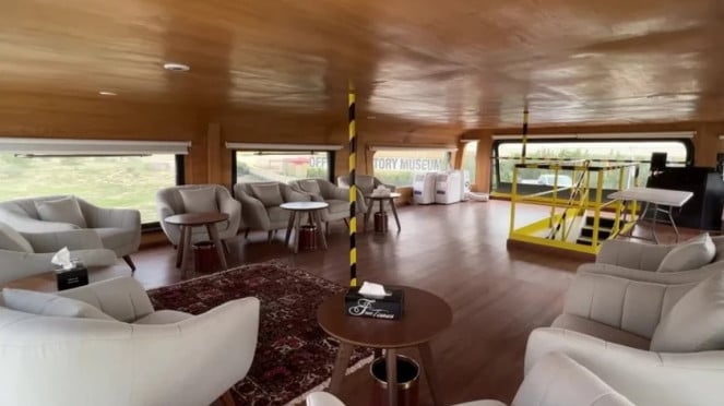 Interior Mobil Terbesar di Dunia Ini Punya Apartemen Mewah Interior Mobil Terbesar di Dunia Ini Punya Apartemen Mewah