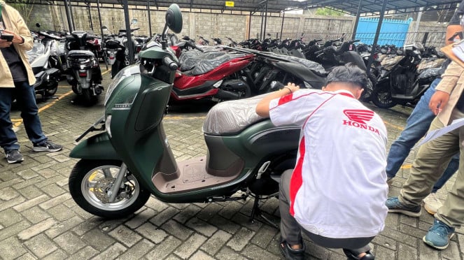 Pre-Delivery Inspection (PDI) pada motor Honda Scoopy Pre-Delivery Inspection (PDI) pada motor Honda Scoopy