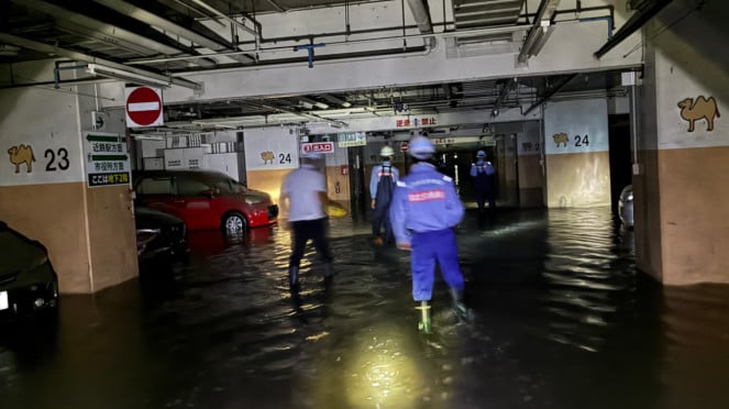 Mobil-mobil mewah korban banjir di Jepang Mobil-mobil mewah korban banjir di Jepang