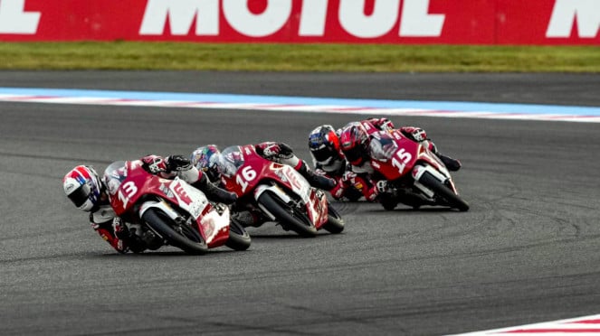Pembalap tim Astra Honda Motor Pembalap tim Astra Honda Motor