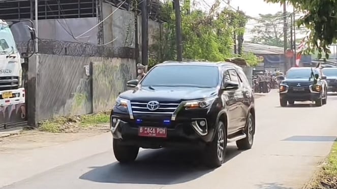 Toyota Fortuner di iring-iringan Toyota Fortuner di iring-iringan