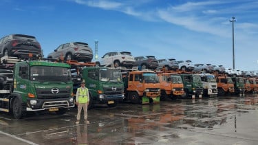 Ilustrasi truk pembawa mobil
