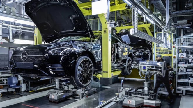 Pabrik Mercedes-Benz di Jerman Pabrik Mercedes-Benz di Jerman