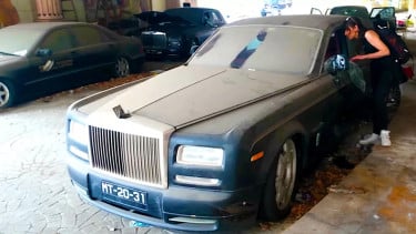 Mobil mewah terbengkalai di bekas hotel angker.