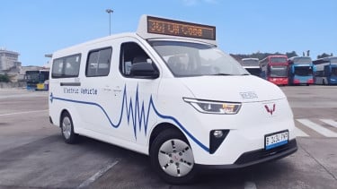 TransJakarta Uji Coba Mobil Listrik Wuling