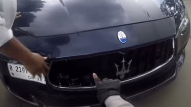 Mobil Mewah Pakai Pelat Motor dan Pajak Mati Coba Suap Polisi, Netizen Malah Gagal Fokus