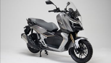 QJMotor Bawa Mesin Gambot Sangar Buat Harian, Tampang Kayak Kenal