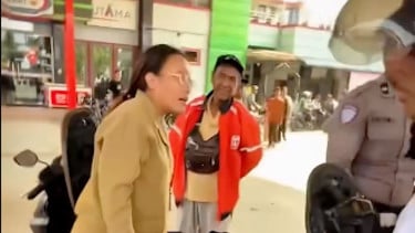 Viral Emak-emak Minta Didahulukan di SPBU: Mau Cepat Bang, Rp10 Ribu Saja