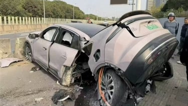 Mobil Listrik China Terbelah Dua dalam Kecelakaan, Ada Satu Hal yang Bikin Gak Percaya