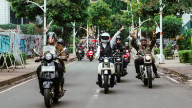 Nuansa Inggris Klasik Warnai Riding Bertema Kostum yang Digelar Motul