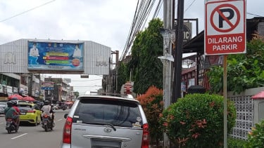 Berhenti Sebentar di Rambu Dilarang Parkir, Boleh atau Tetap Kena Tilang?