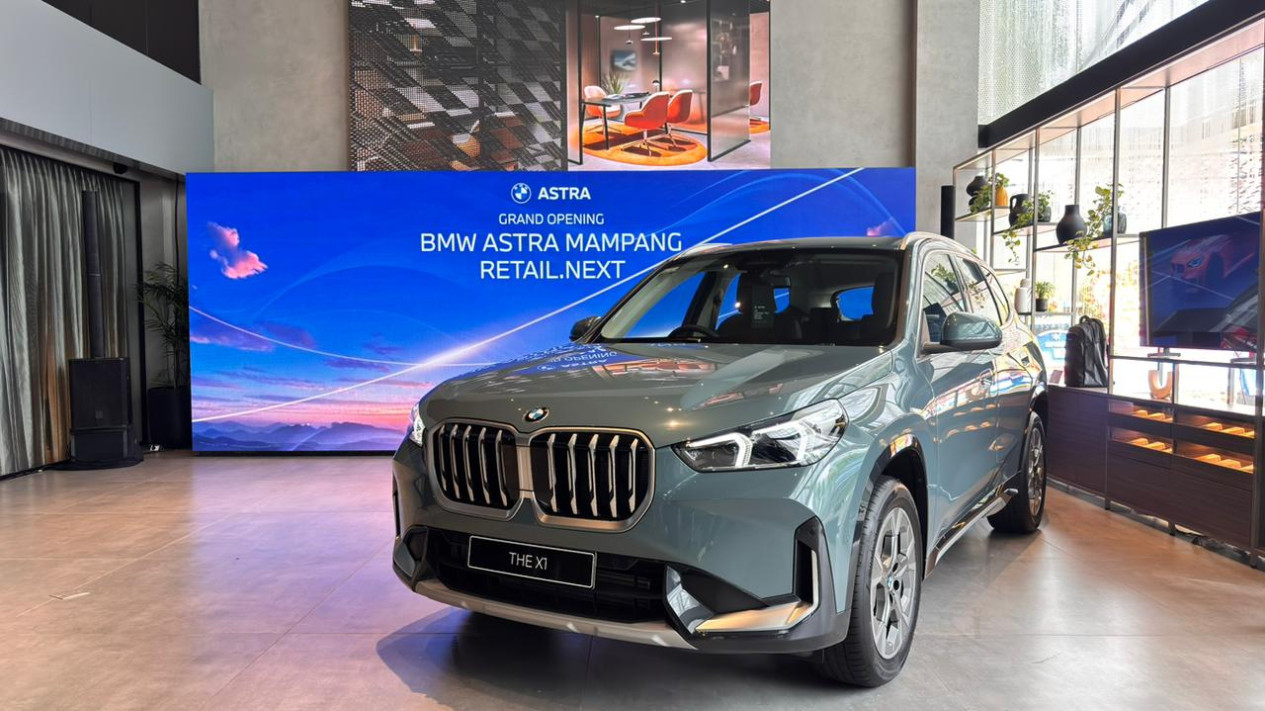 Mewahnya Diler Mobil Baru di Mampang