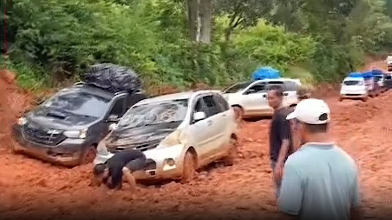 Viral Rombongan Pengantin Masuk Jalur Off-Road, Ujung-ujungnya Gali Tanah