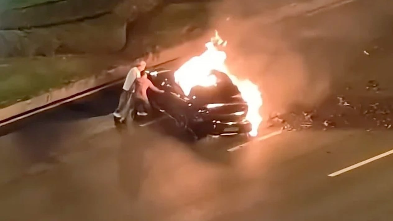 Pengemudi Tewas Terbakar akibat Mobil Listrik Miliknya Terlalu Canggih