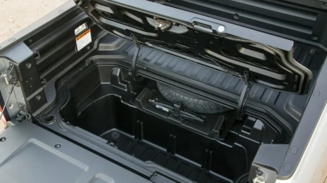 Tak Terduga! 5 Tempat Paling Unik Produsen Menyimpan Ban Mobil