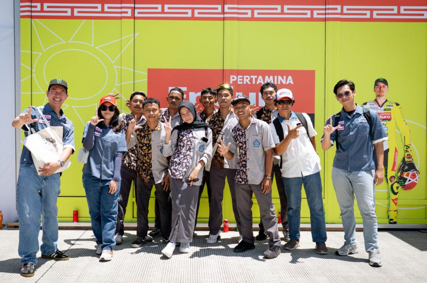 Banyak Senyum, Siswa SMKN 1 Kopang Lombok Punya Kesempatan Lihat Motor tim VR46