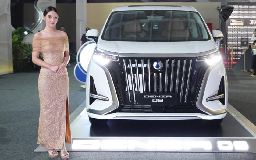 Dukung Pelaku Industri Kreatif, Denza D9 dan BYD Sealion 7 Hadir di Jakarta Fashion Week 2026