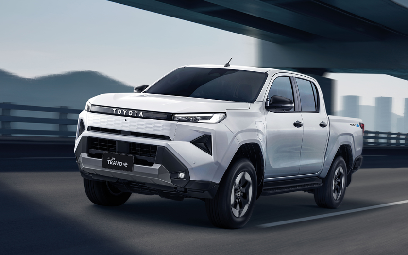 Toyota Rilis Hilux EV, Double Cabin Listrik Pertama Bisa Tempuh 240 Km Sekali Isi Baterai