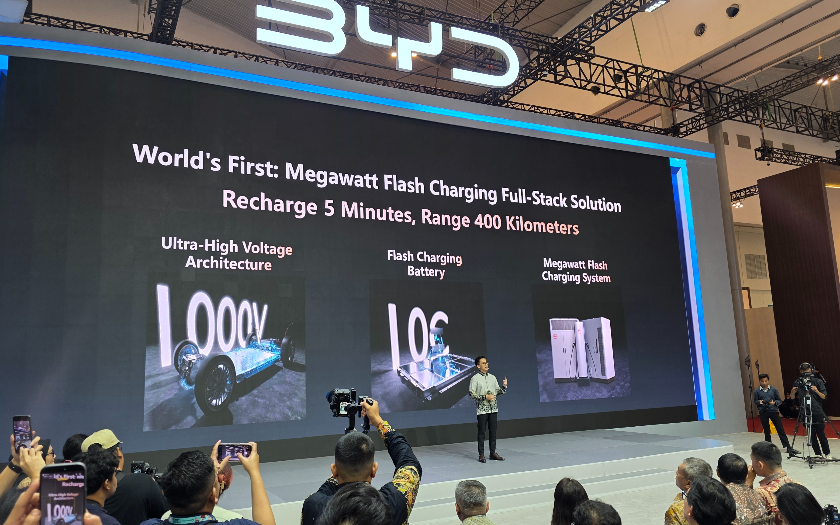 Tak Bawa Mobil Baru, BYD Perkenalkan Teknologi Megawatt Charging, Isi Baterai 5 Menit Bisa Jalan 400 Km