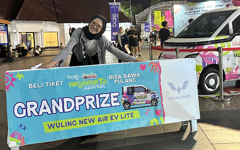 Senyum Lebar, Julia Nurmayanti Nonton Musik Yokjakarta Bawa Pulang Wuling New Air ev Lite