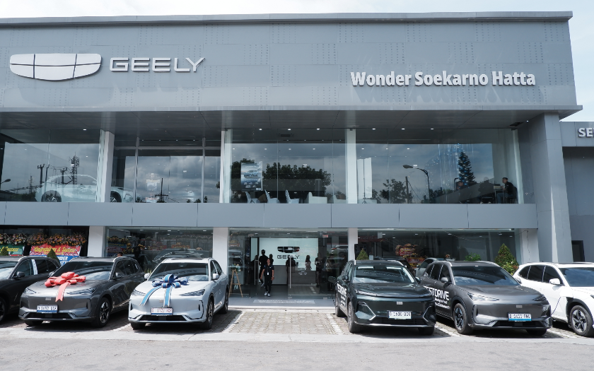 Geely Buka Dealer Terbesar di Bandung, Gandeng Wonder Group dengan Layanan 3S dan Body Repair