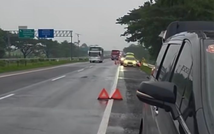 Ngeri! Begini Nasib Ban Mobil Pecah Korban Lubang Jalan Tol