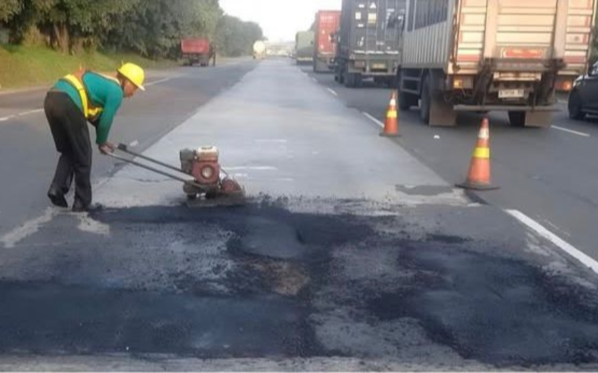Marak Ban Mobil Pecah Akibat Jalan Tol Berlubang, Jasa Marga Langsung Merespons
