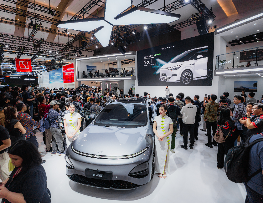 Masih Perkenalan, Sedan Listrik Xpeng P7 Pamer Kecanggihan Teknologi AI Terbaru