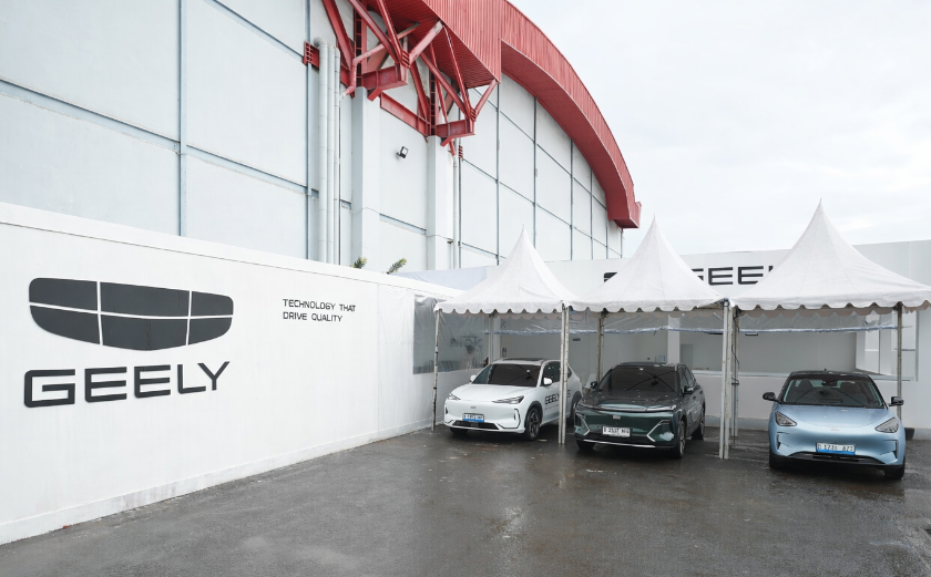 Hanya di IIMS 2026, Bawa Pulang Mobil Baru Geely EX2 Gratis Portable Charger