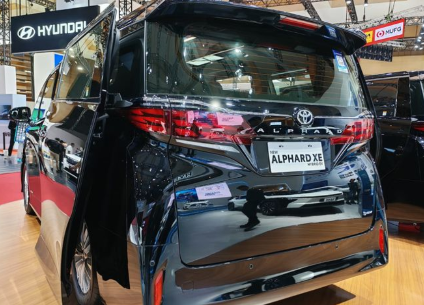 Intip Toyota Alphard Varian XE yang Bikin Ngiler, Kemewahan Sultan Lebih Ramah Kantong