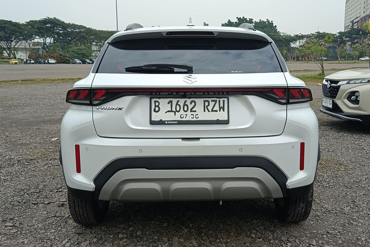 Author: KOMPAS.com/FATHAN Caption: Suzuki Fronx GL, tipe terendah dengan transmisi otomatis, harganya Rp 271 juta SUV murah, spesifikasi menarik, suzuki Fronx GL, performa handal, Suzuki Fronx GL: Varian Termurah dengan Spesifikasi Menarik