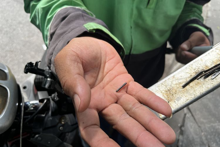 mobil, tambal ban, paku, ranjau paku, motor, ranjau paku besi payung, besi payung, Ranjau Paku Besi Payung, Makin Kecil Makin Bahaya