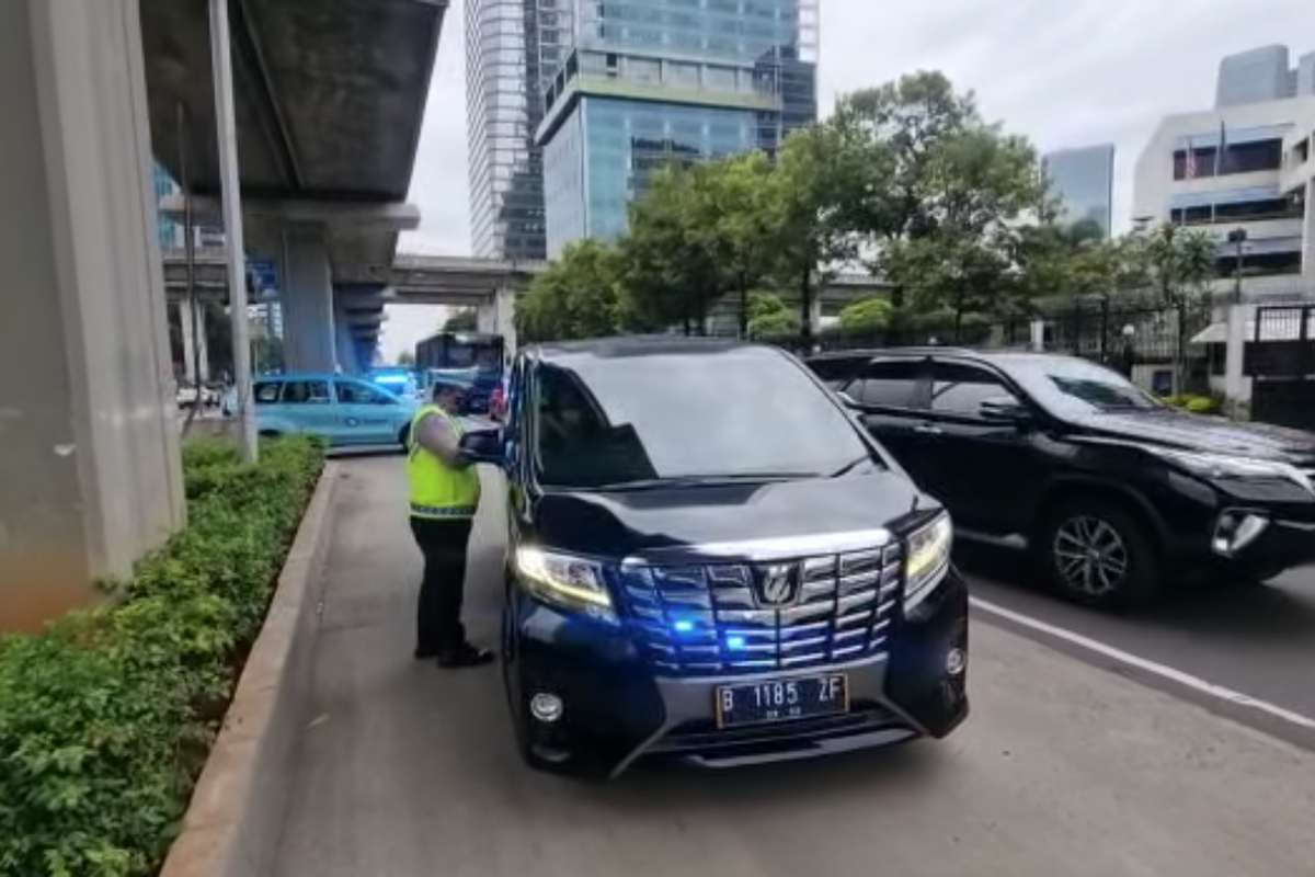 Regulasi lalu lintas, edukasi keselamatan, stop tot-tot wuk-wuk, penyalahgunaan strobo, Strobo dan Sirine Banyak Dijual Bebas, Ini Kata Polisi