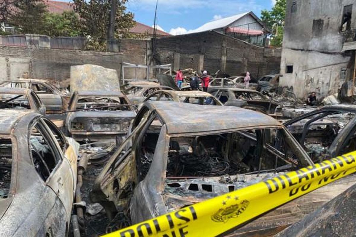 mobil terbakar, Mobil bekas terbakar, Bangkai mobil bekas terbakar, Mobil Bekas Terbakar: Apakah Masih Layak Diperbaiki?