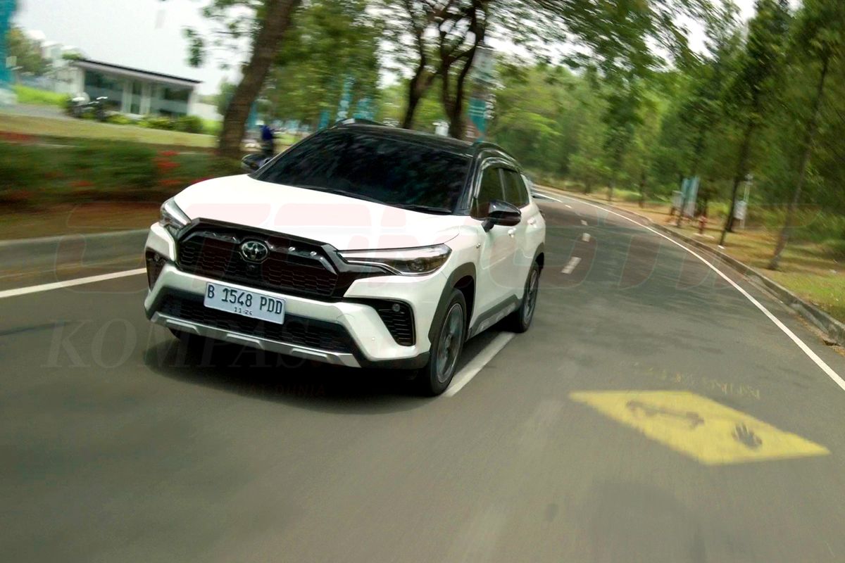 Toyota, Mobil Hybrid, toyota corolla cross hybrid, Corolla Cross Hybrid GR Sport, SUV Hybrid, Pajak Toyota Corolla Cross Hybrid 2023, Nyaris Rp 9 Juta per Tahun