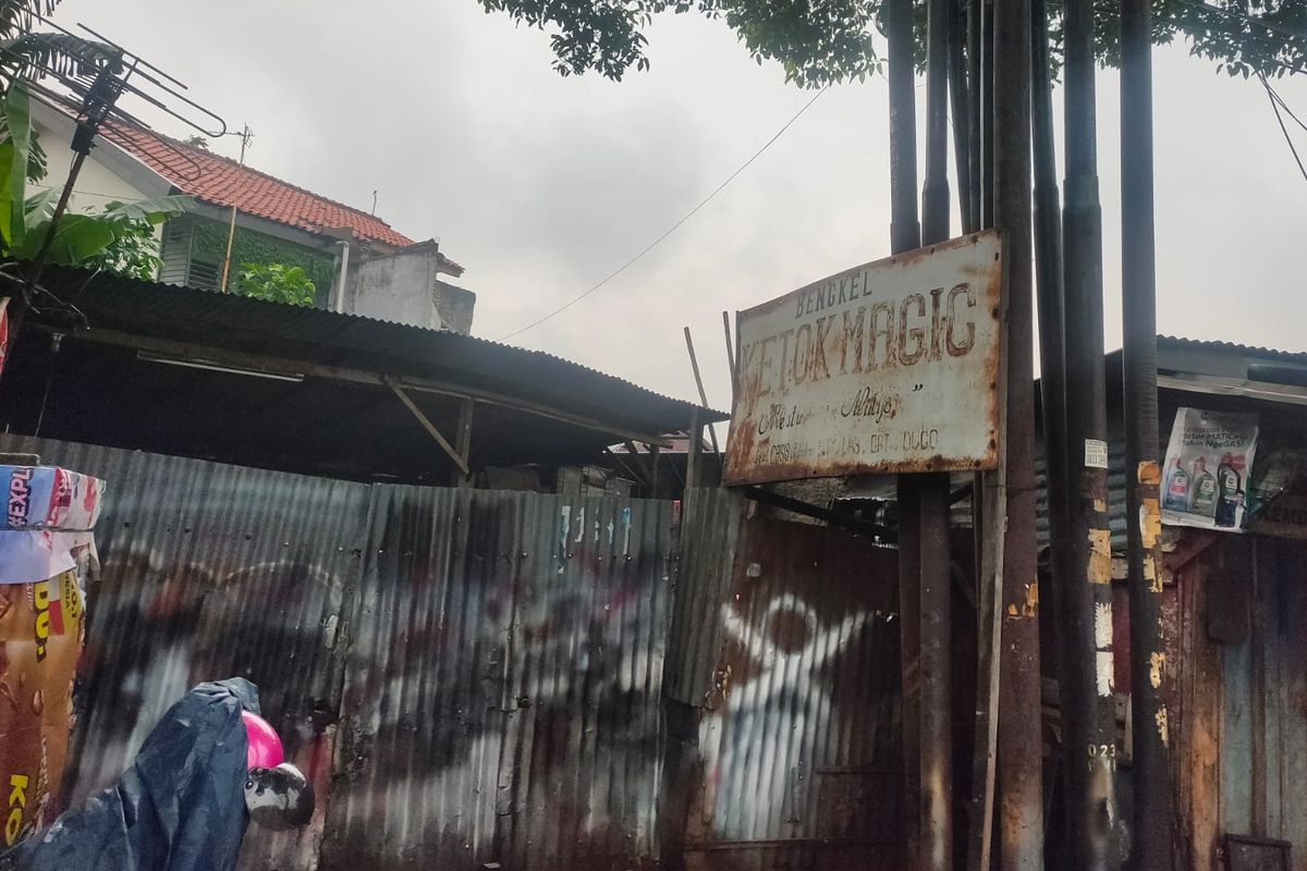 ketok magic, perbaikan bodi mobil, otopedia, perbaikan bodi mobil penyok, rahasia ketok magic, Kenapa Pintu Pagar Bengkel Ketok Magic Selalu Ditutup?
